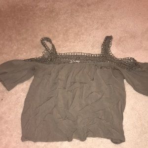 cut out shoulder ARMY GREEN shirt !!